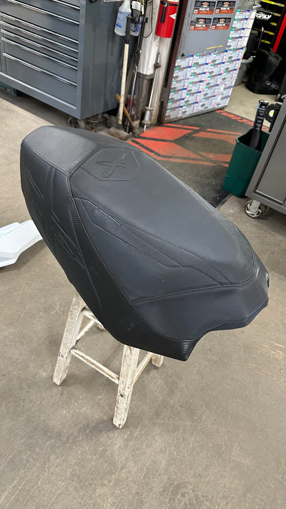 Skidoo XS chassis X-Package seat